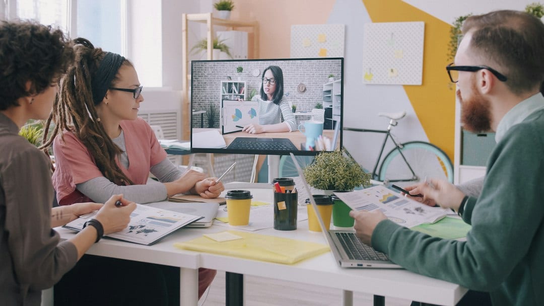 How to Build a 6-Figure Online Business (Without Quitting Your Job)